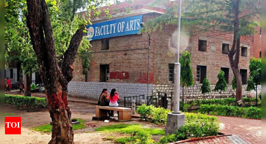du-curriculum-revamp-sparks-transparency-concerns-amid-fyup-rollout
