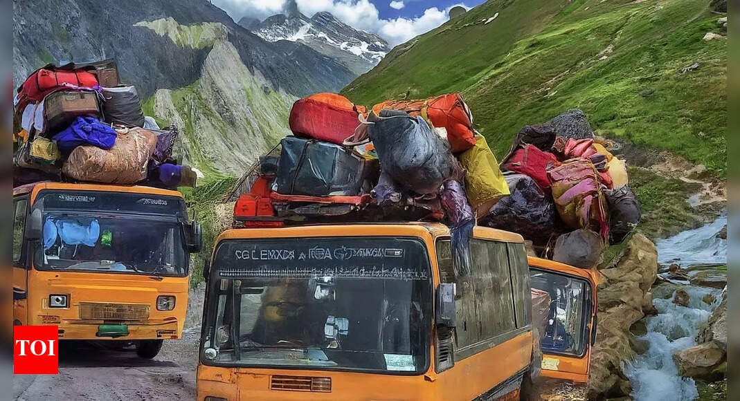 amarnath-yatra:-three-buses-collide-in-kulgam;-10-pilgrims-injured
