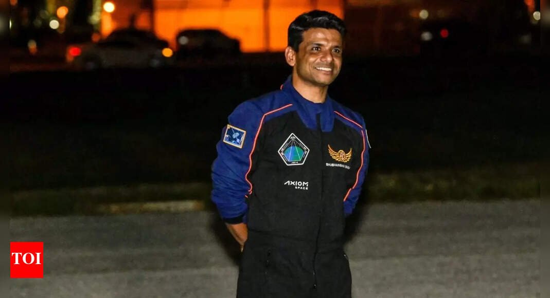‘india-still-sare-jahan-se-accha’:-shubhanshu-shukla-in-final-message-from-iss