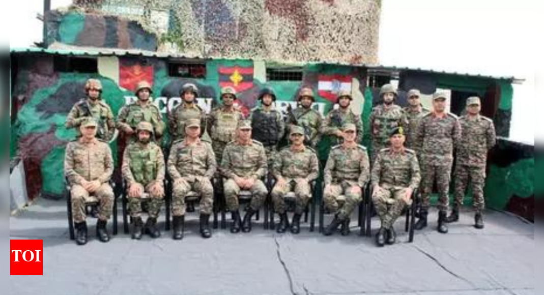 jammu-and-kashmir:-army’s-northern-commander-reviews-pir-panjal-region-security
