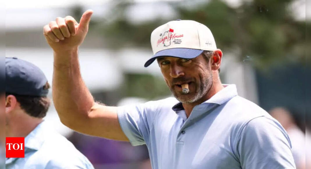 watch:-aaron-rodgers-goes-viral-for-roasting-a-kid,-mid-golf-round