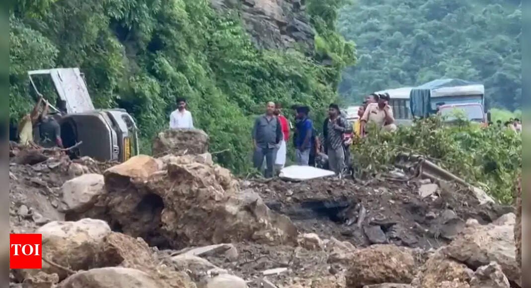 himachal-pradesh-rain-fury:-landslide-near-pandoh-dam-shuts-mandi-kullu-highway;-mandi-worst-hit