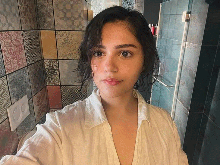 स्कूल-से-सम्मान-मिलने-पर-इमोशनल-हुईं-अनीता-पड्डा:टीचर्स-कहा-हमें-आप-पर-गर्व-है;-एक्ट्रेस-बोलीं-आंखों-में-आंसू-और-बस-मुस्कुरा-रही-हूं