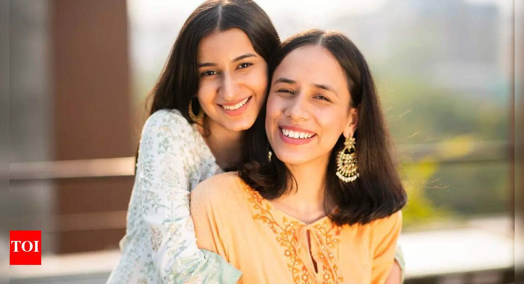 happy-sister’s-day:-best-messages,-quotes,-wishes-and-images-to-share