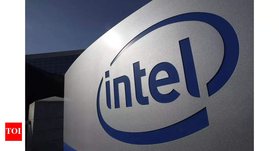 intel’s-manufacturing-unit-gets-more-‘bad-news’-after-ceo’s-major-restructuring-announcement