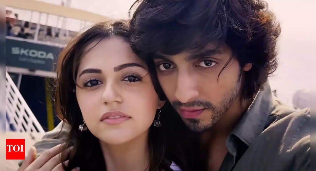 ‘saiyaara’-box-office-day-15:-ahaan-panday-aneet-padda’s-film-maintains-hold;-mints-over-rs-4-cr