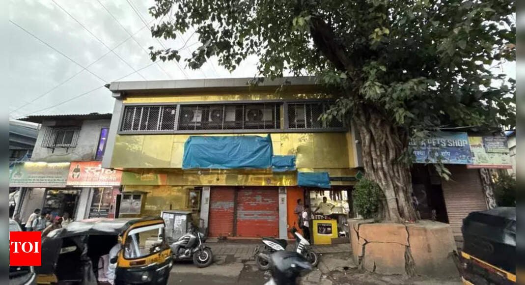 dance-bar-row:-minister-yogesh-kadam’s-family-surrenders-licence-after-raid