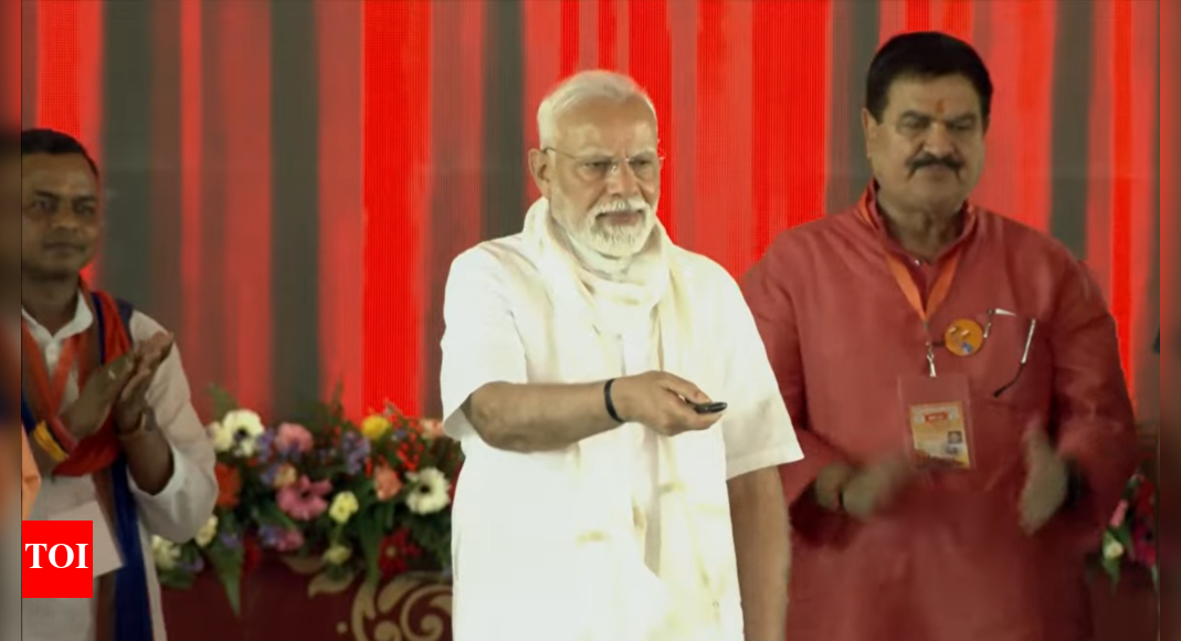 infra-boost-in-varanasi:-pm-modi-flags-off-rs-2,200-crore-projects
