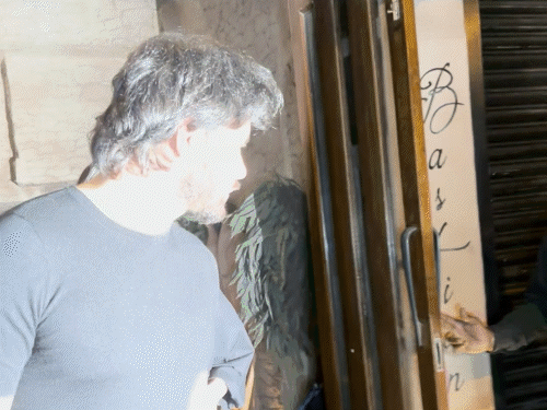 तारा-सुतारिया-और-वीर-पहाड़िया-फिर-साथ-हुए-स्पॉट:रूमर्ड-गर्लफ्रेंड-को-प्रोटेक्ट-करते-नजर-आए-एक्टर;-फैशन-वीक-से-शुरू-हुई-थी-अफेयर-की-खबरें