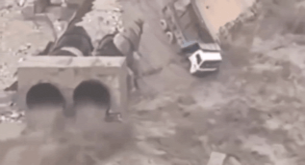 himachal-flashfloods:-cofferdam-bursts-at-power-site;-vehicles-swept-away-in-kullu