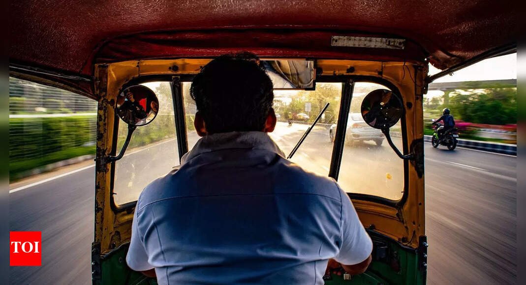 auto-ride-turns-awkward;-driver-asks-about-woman’s-career,-income