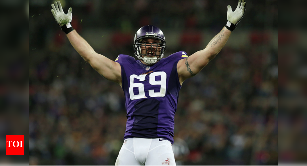 “if-they-only-talk-about-gold-jacket,-i-failed”:-fans-call-jared-allen’s-hall-of-fame-speech-one-of-the-most-beautiful-ever-heard