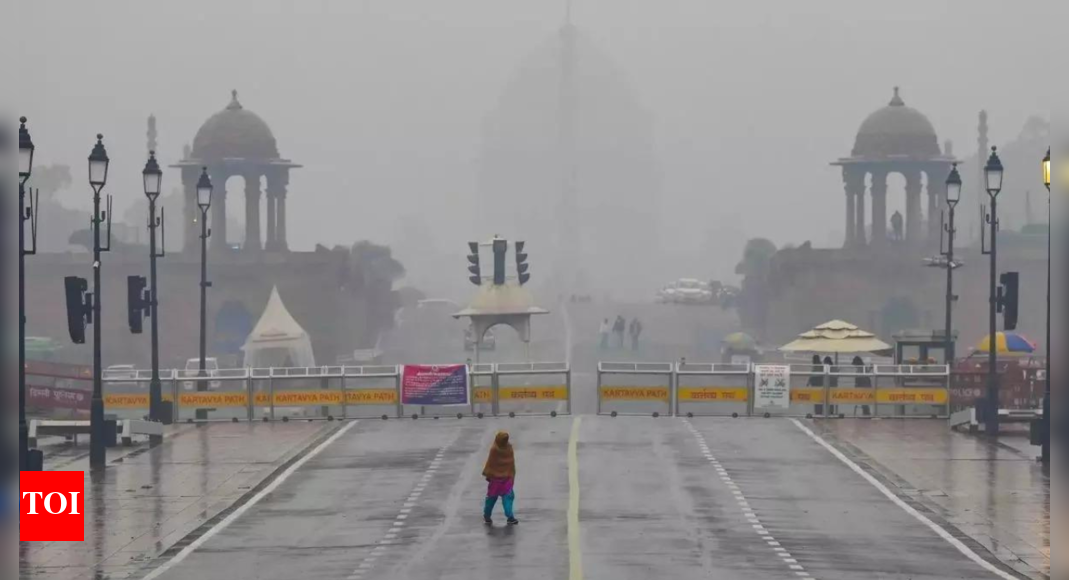 overnight-rains-cause-waterlogging-in-parts-of-delhi;-more-showers-expected