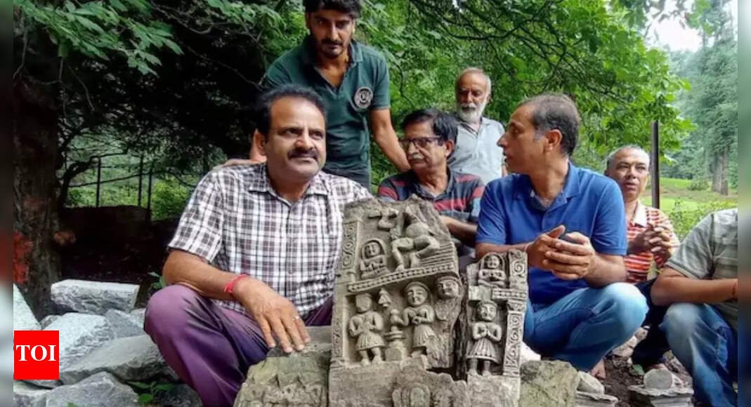 ancient-hindu-idols-unearthed-in-j&k’s-anantnag-district