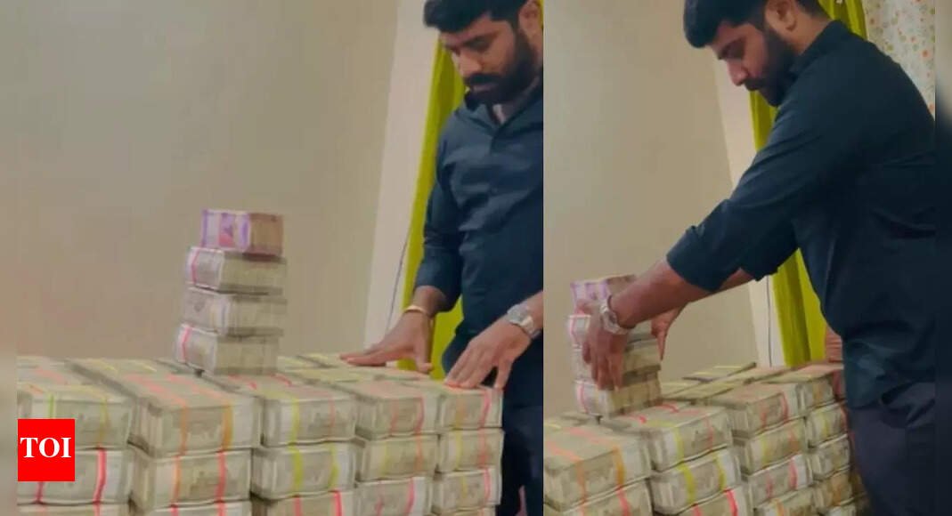 ap-liquor-scam:-video-shows-ysrcp-leader’s-aide-counting-bundles-of-cash