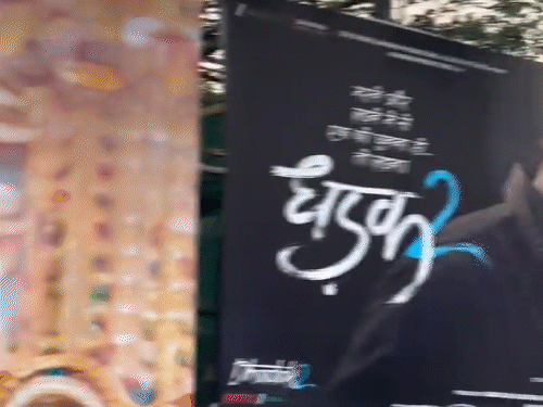 सोशल-मीडिया-पर-बहस-छिड़ी:’सैयारा’,-‘धड़क-2’-और-‘आंखों-की-गुस्ताखियां’-के-पोस्टरों-में-एक-जैसी-स्टाइल-दिखी,-यूजर्स-बोले-कॉपी-पेस्ट-चल-रहा-है