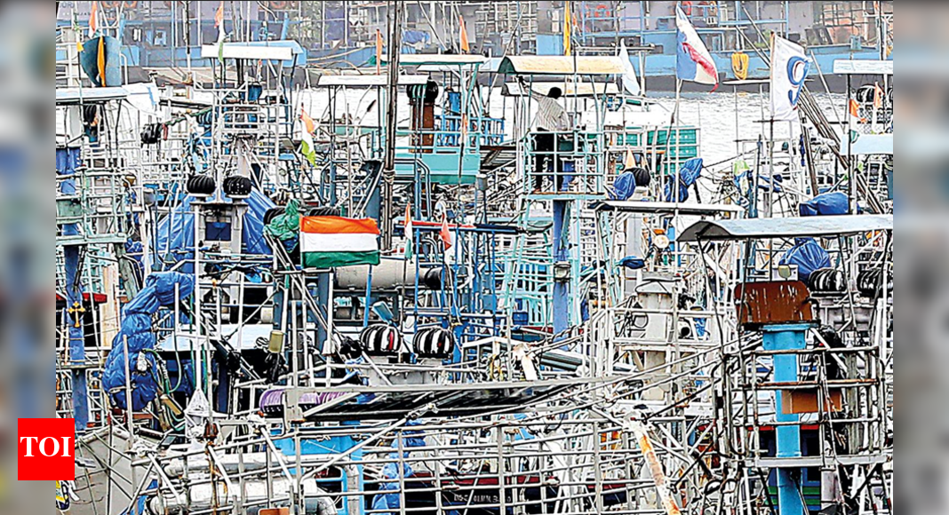 rough-sea-forces-sluggish-restart-of-fishing-ops