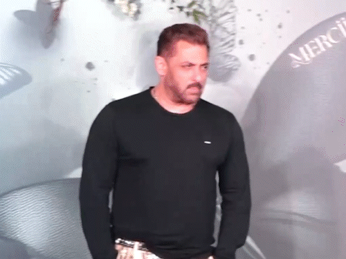 बहन-अर्पिता-की-बर्थडे-पार्टी-में-पहुंचे-सलमान-खान:प्रेग्नेंट-वाइफ-शूरा-को-संभालते-दिखे-अरबाज,-सोनाक्षी-जहीर-भी-पहुंचे