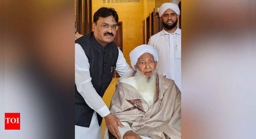 businessman-and-bjp-functionary-dilawar-a-chaugle-wants-padmashree-for-the-grand-mufti