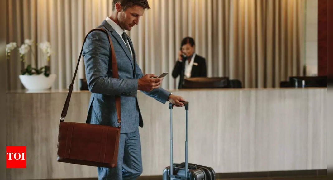 over-40%-of-indian-travellers-forget-chargers,-clothes,-and-even-pets-but-never-leave-these-items-behind,-says-a-report