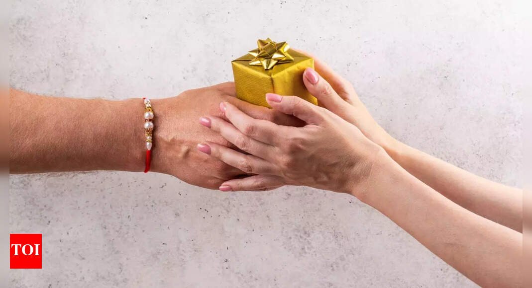 not-sure-what-to-get-your-sister-this-raksha-bandhan?-try-these-heartfelt-gifts