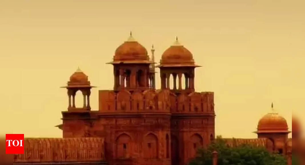 five-bangladeshi-nationals-held-for-attempting-to-enter-red-fort