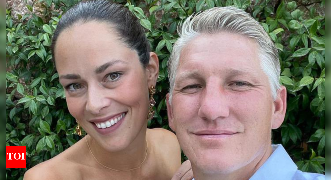 ana-ivanovic-enjoys-peaceful-family-beach-trip-after-split-from-bastian-schweinsteiger-goes-public