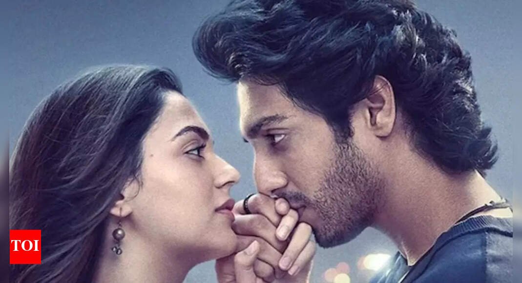 ‘saiyaara’-box-office-collection-day-18:-ahaan-panday-and-aneet-padda’s-romantic-drama-races-past-rs-302-crore-mark-in-india;-sees-lowest-single-day-earning-on-third-monday