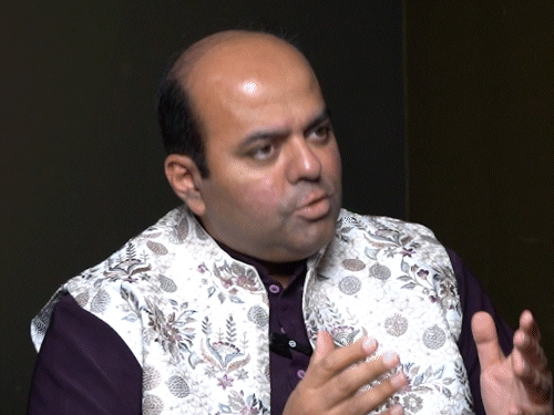 अमेय-डबली-ने-मां-के-गर्भ-से-सीखा-संगीत,:ईशा-अंबानी-की-शादी-में-परफॉर्म-किए,-कॉर्पोरेट-बैंकर-की-नौकरी-छोड़-कृष्ण-की-भक्ति-में-डूबे