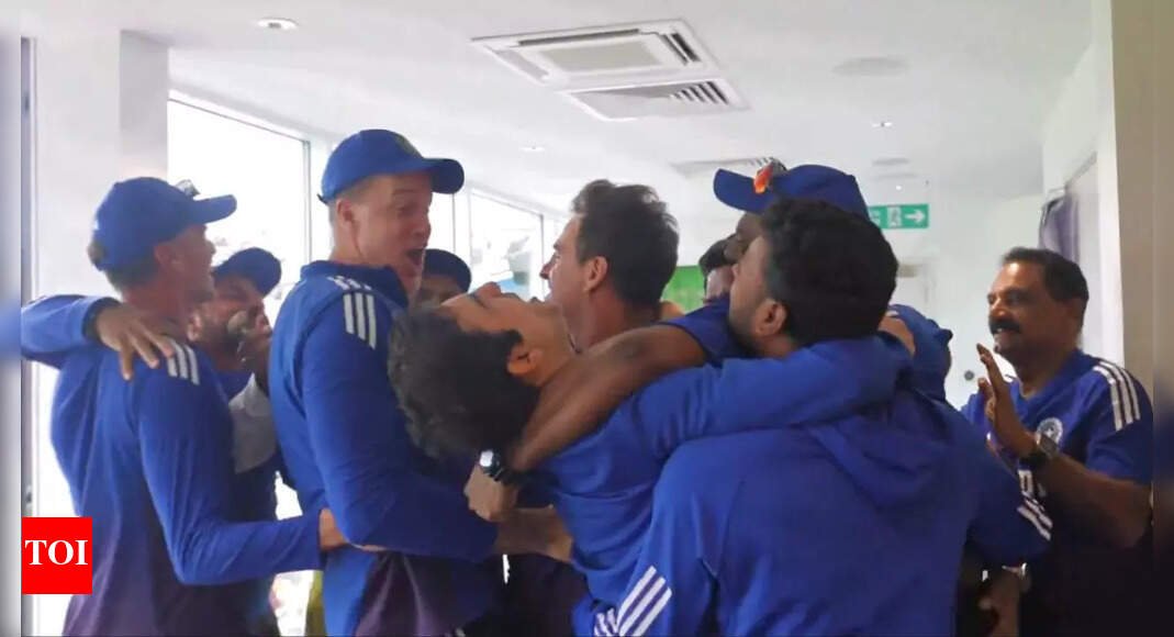 watch:-gambhir-and-india-coaches-go-wild-after-win-at-the-oval