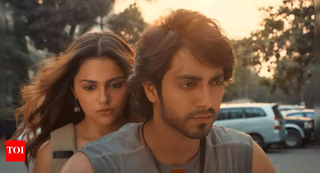 ‘saiyaara’-box-office-collection-day-19-(live):-the-ahaan-panday,-aneet-padda-starrer-begins-to-fizzle-out-after-crossing-rs-300-crore,-faces-huge-competition-from-‘mahavtar-narsimha’