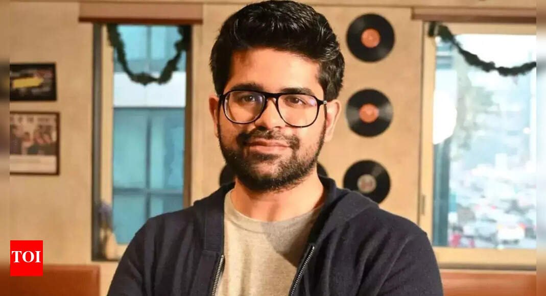 aravind-srinivas-warns:-ai-can-now-wipe-out-two-white-collar-roles