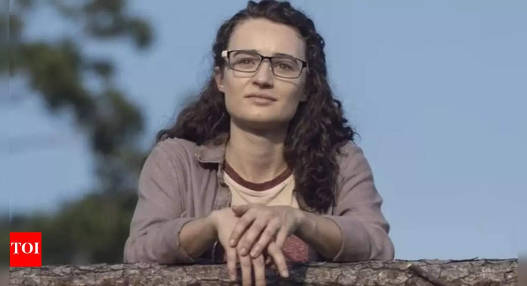 kelley-mack-dies-at-33:-all-about-the-‘rare’-brain-cancer-‘the-walking-dead’-actress-battled