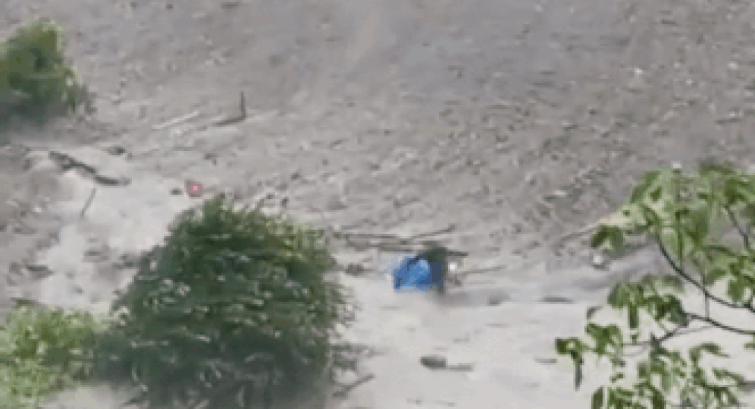 ‘bhag,-bhag!’:-man-defies-death,-crawls-out-of-debris-as-flash-flood-flattens-uttarkashi-village-–-watch