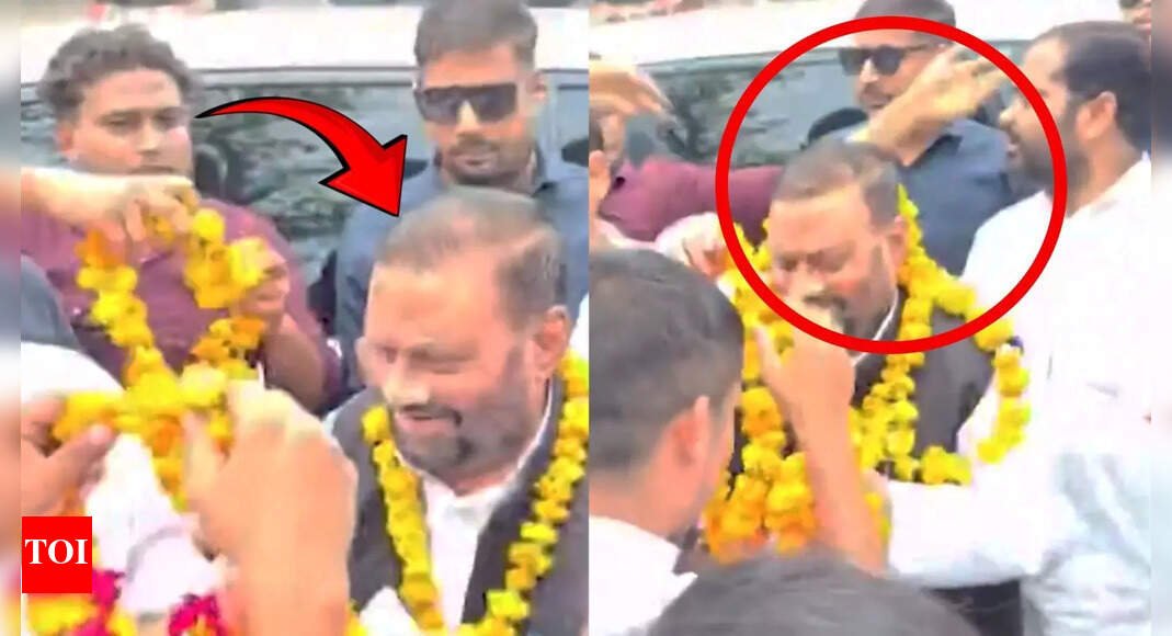 watch:-karni-sena-worker-tries-to-slap-swami-maurya-in-fatehpur;-arrested