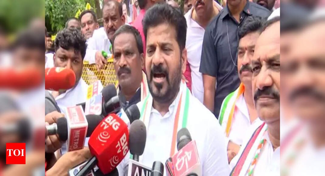 ‘bjp-against-backward-castes’:-revanth-reddy-protests-in-delhi;-seeks-president’s-nod-for-telangana-obc-quota-bills