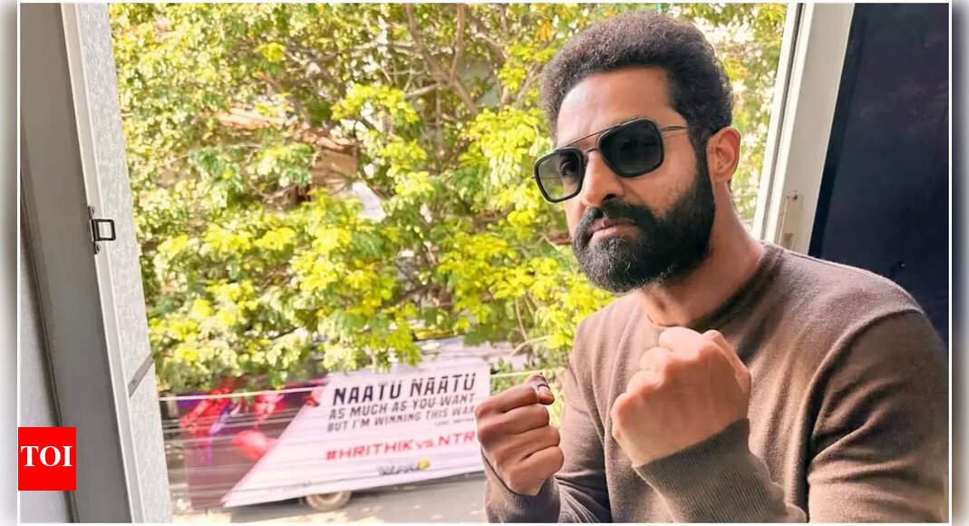 ‘war-2’:-hrithik-roshan-fires-back-at-jr-ntr-with-‘naatu-naatu’-billboard-ahead-of-release