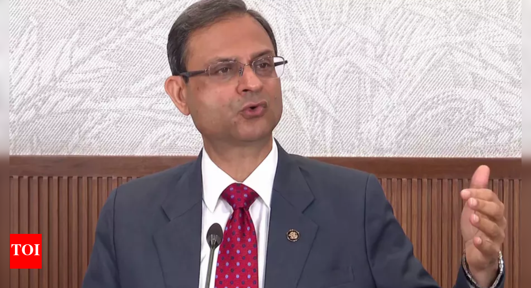 rbi-governor-debunks-‘dead-eco’-remark,-flags-tariff-risks