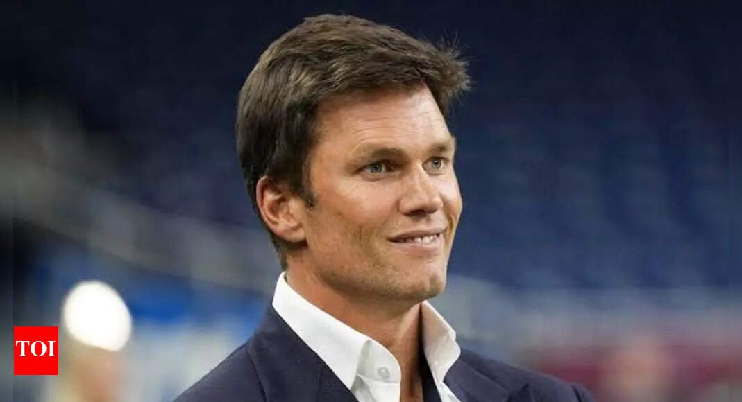 tom-brady-gets-a-12-foot-statue-and-fans-cannot-agree-on-the-perfect-pose