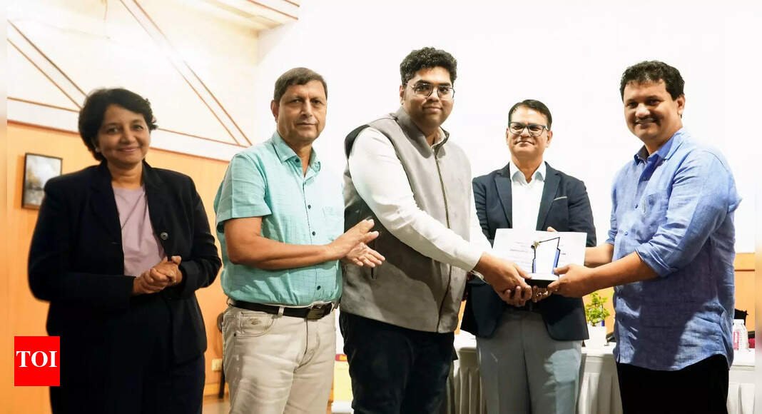 pune-hospital-conferred-with-‘best-bsd-award’-and-‘best-organ-transplant-coordinator-award’