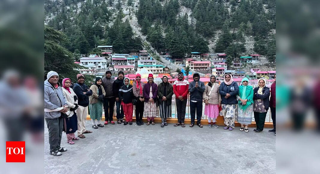 24-college-friends,-reunited-after-35-years-for-uttarkashi-trip,-missing
