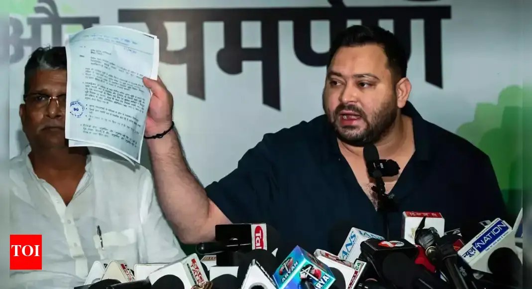 ‘who-is-at-fault?’:-tejashwi-turns-the-tables-on-ec-over-epic-row