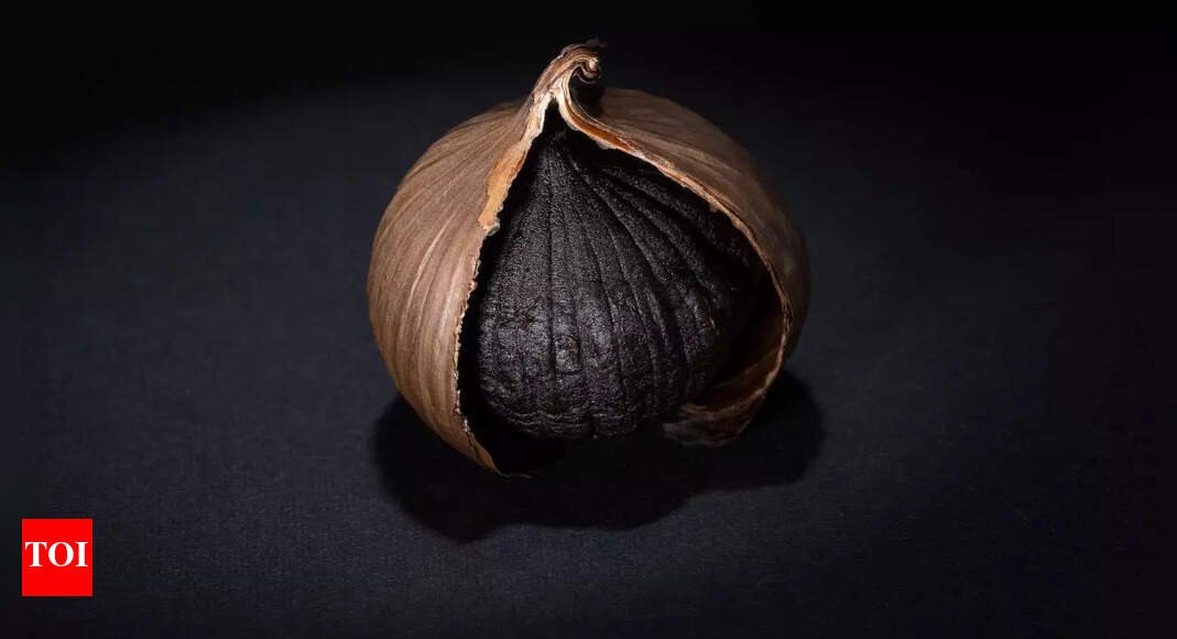 these-5-compelling-reasons-will-convince-you-to-add-black-garlic-to-the-daily-diet…