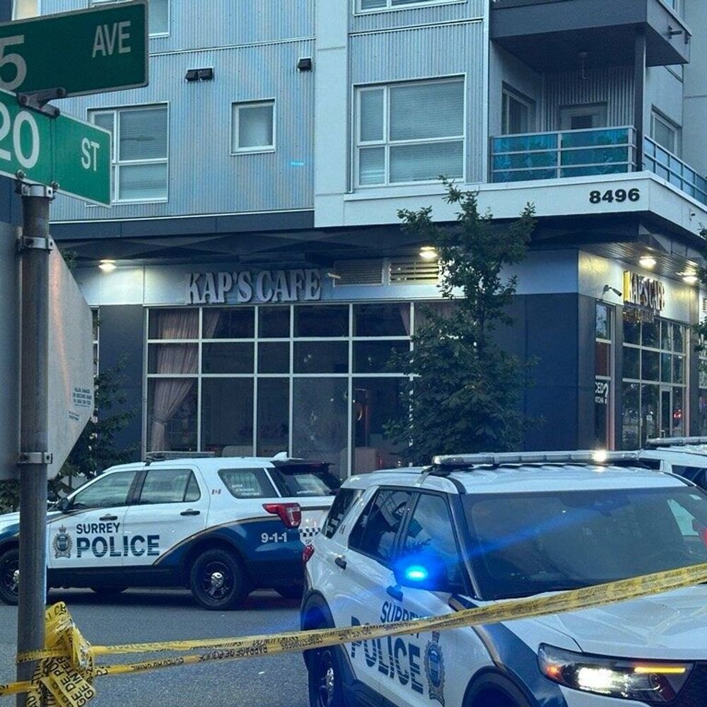 कनाडा-में-कॉमेडियन-कपिल-शर्मा-के-कैफे-पर-फिर-फायरिंग:कैफे-बंद-था,-एक-महीने-में-दूसरी-बार-वारदात,-लॉरेंस-गोल्डी-ने-ली-जिम्मेदारी