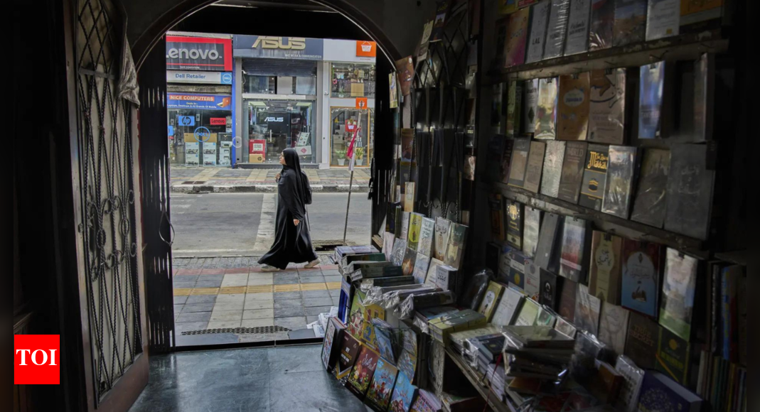 j&k:-crackdown-on-‘seditious’-literature;-police-seize-banned-books