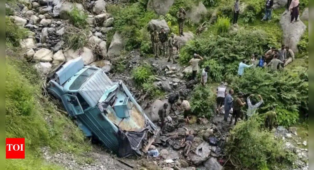crpf-vehicle-falls-into-udhampur-gorge,-2-jawans-dead