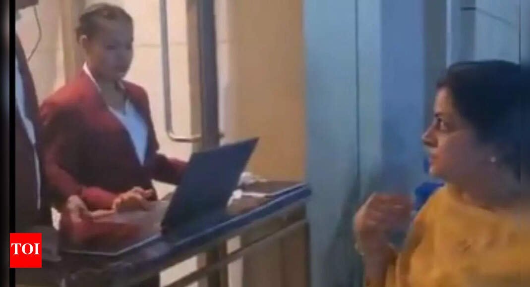 watch:-denied-entry-for-indian-attire?-eatery-apologises;-delhi-cm-orders-probe