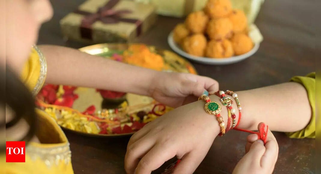 ‘a-raksha-bandhan-gift-from-an-elder-sister’:-man-with-no-income-and-rent-money-receives-rs-2,800-from-a-stranger;-leaves-internet-in-tears