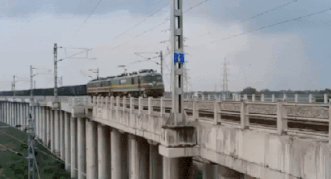 ‘rudrastra’:-india’s-longest-freight-train-with-354-wagons-hits-tracks;-watch-video