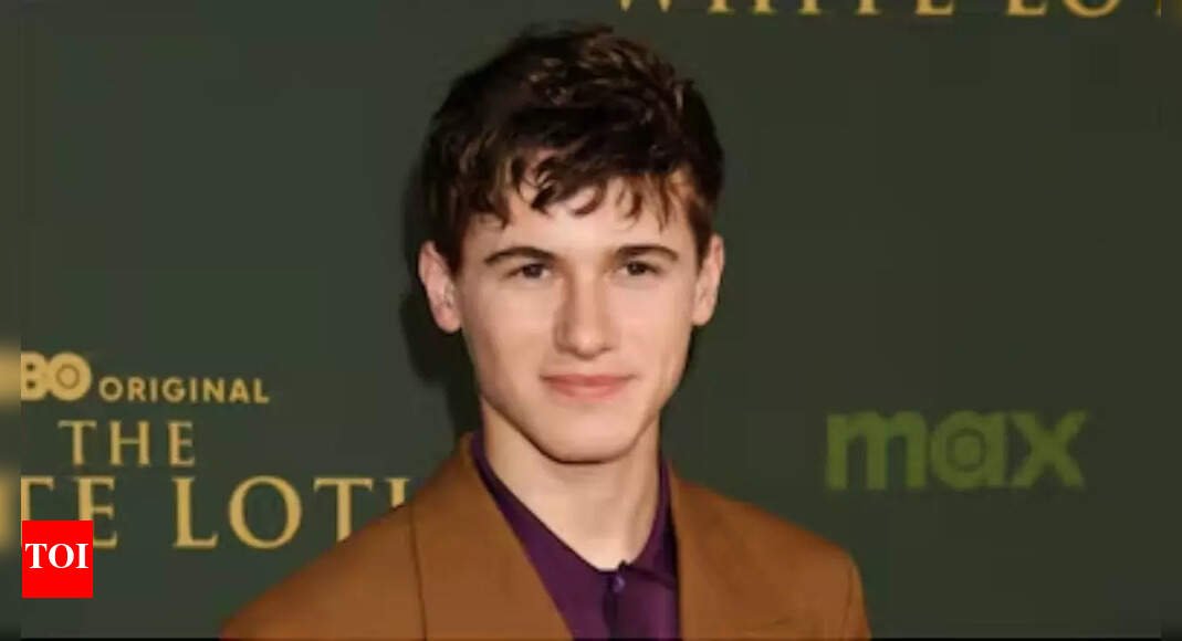 white-lotus’-star-sam-nivola-proudly-responds-to-‘nepo-baby’-tag,-says-he-earned-roles-on-his-own